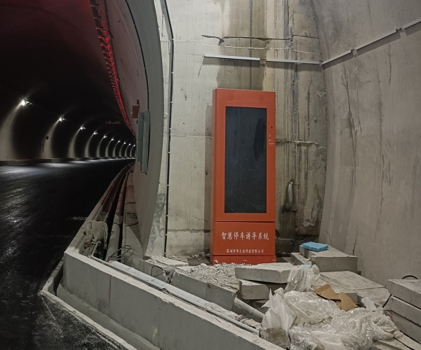 隧道紧急停车带事故频发：AI预警系统成智慧高速建设新焦点